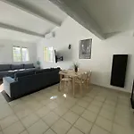 Au Calme A Avec Clim Et Parking - Fr-1-503-174